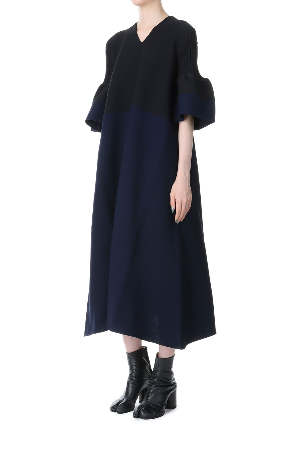 POTTERY SHORT BELL SLEEVE FLARE DRESS / BLACK-NAVY