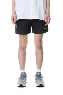 TYPEFACE SHORTS / BLACK (QG-SS23-23)